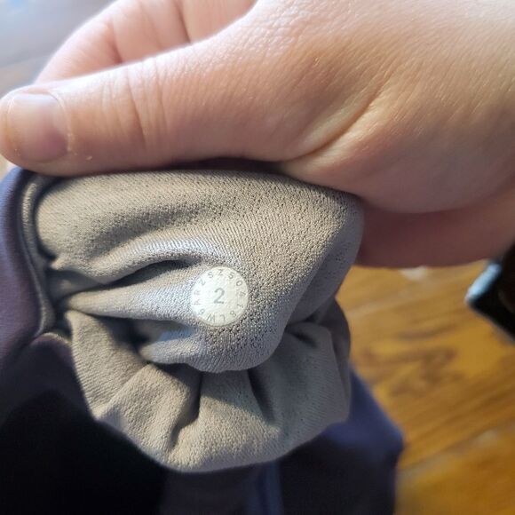 Lululemon Power Lines Crop Cyber/Dark Chrome  Sz 2 - Picture 4 of 5